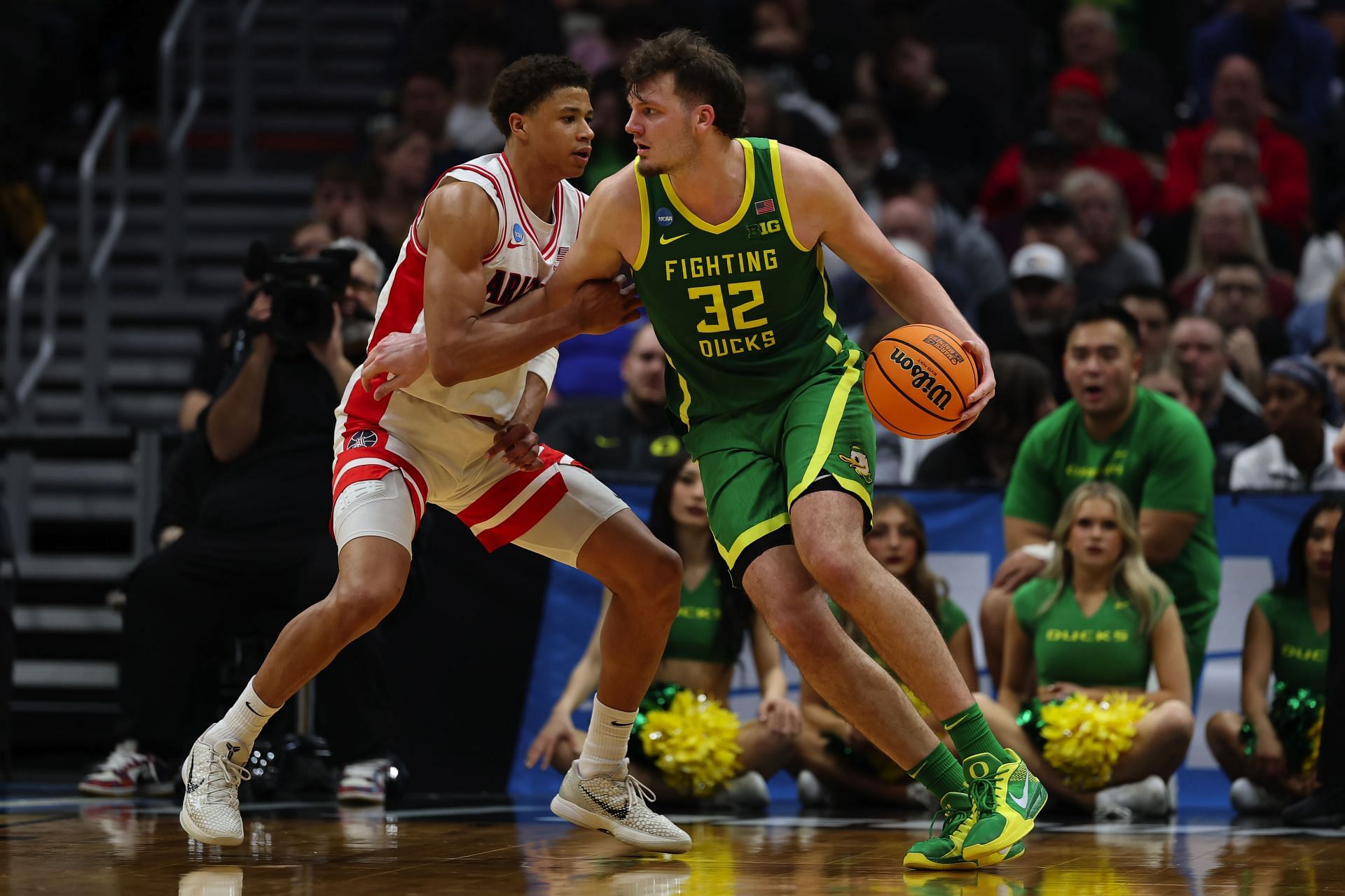 Nate Bittle (#32) of the Oregon Ducks dribbles against Keeshawn Barthelemy (#9) of the Arizona Wildcats during the second round of the NCAA Men's Basketball Tournament at Climate Pledge Arena on March 23, 2025, in Seattle, Washington. Photo: Getty